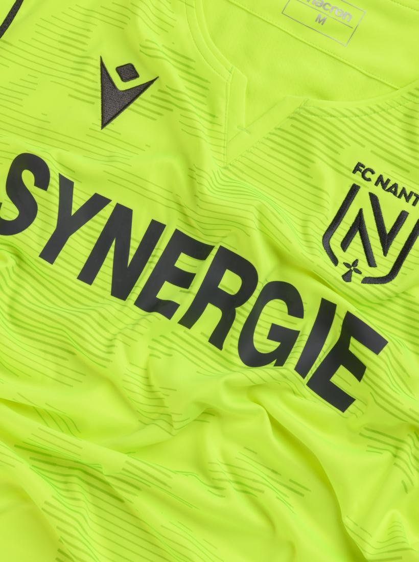 FC Nantes 2020-21 GK 2 Kit