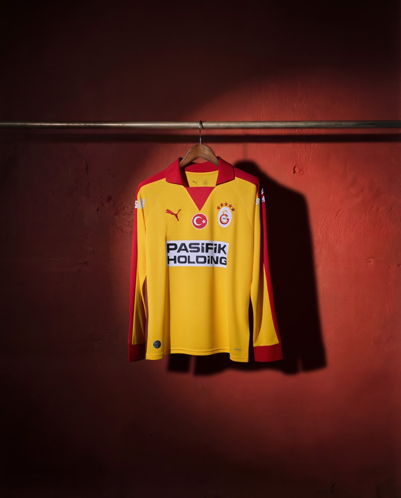Galatasaray 2025-26 Retro Kit