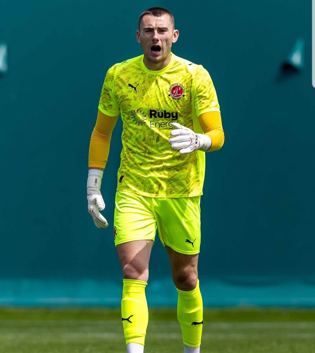 Fleetwood Town 2025-26 GK Home Kit