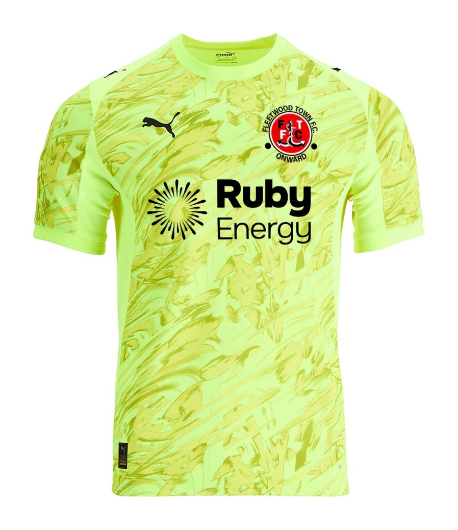 Fleetwood Town 2025-26 GK Home Kit