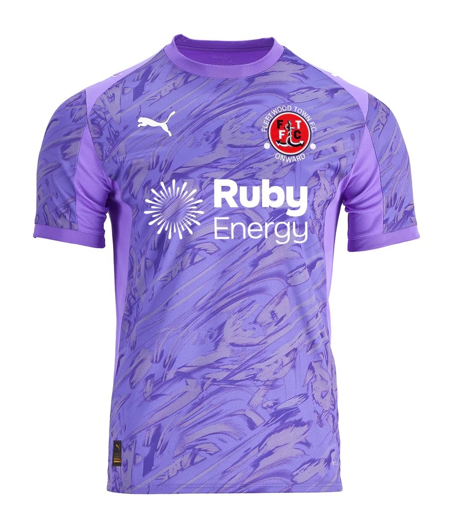 Fleetwood Town 2025-26 GK Away Kit