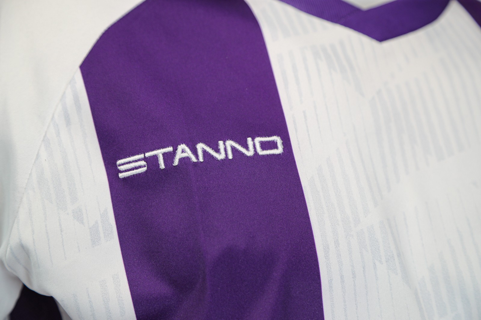 Barnet 2025-26 Away Kit