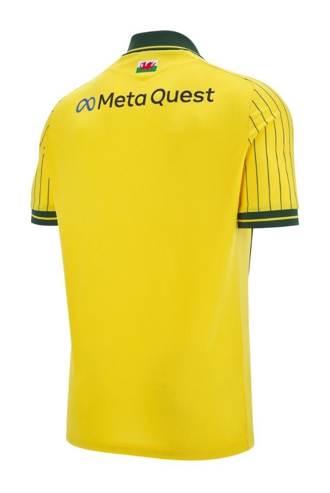 Wrexham 2025-26 Away Kit