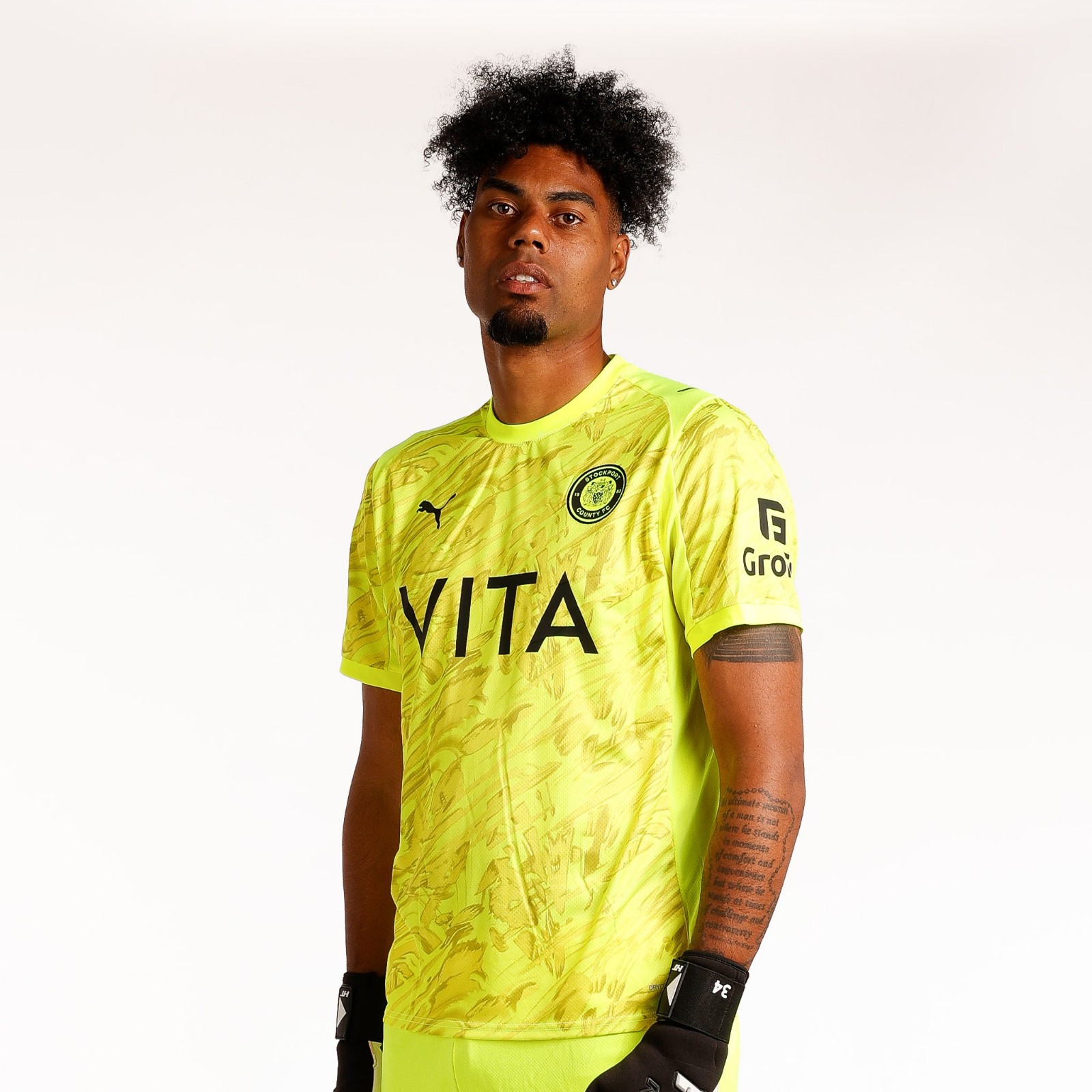 Stockport County 2025-26 GK Away Kit