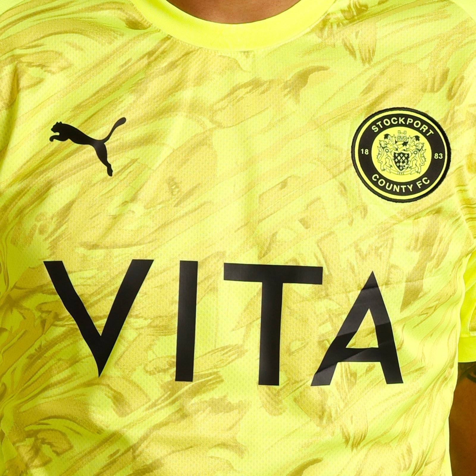 Stockport County 2025-26 GK Away Kit