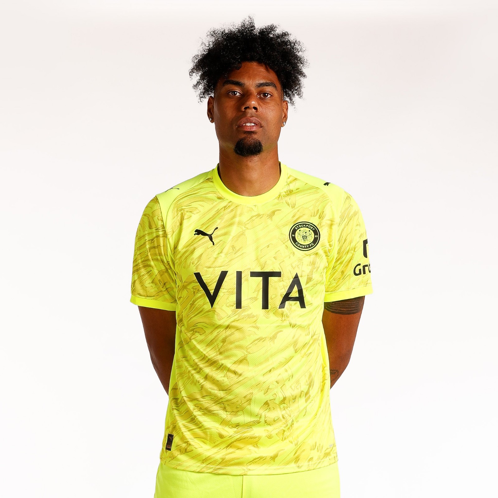 Stockport County 2025-26 GK Away Kit