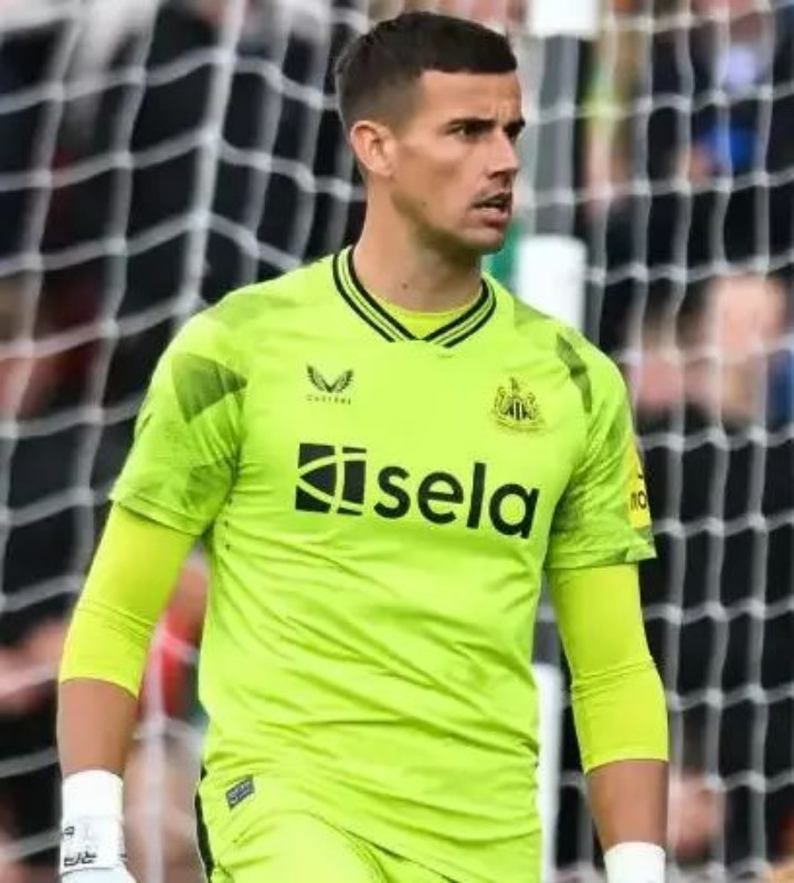 Newcastle United 2023-24 GK Home Kit