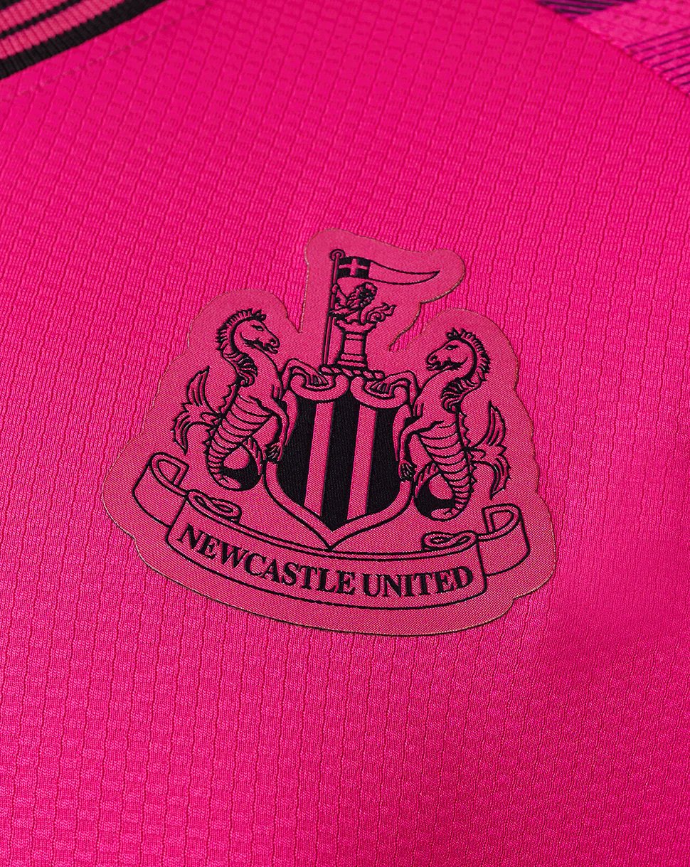 Newcastle United 2023-24 GK Third Kit