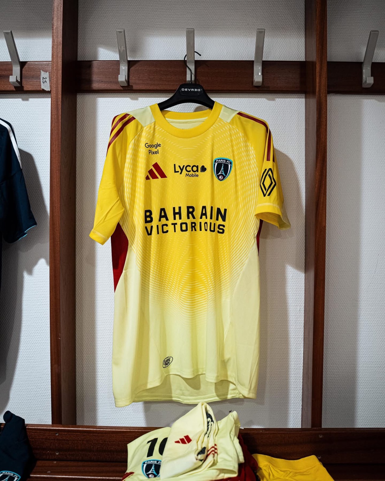 Paris FC 2025-26 GK 2 Kit