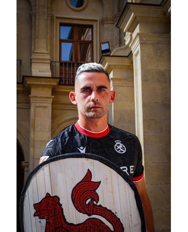 Cultural Leonesa 2025-26 Away Kit