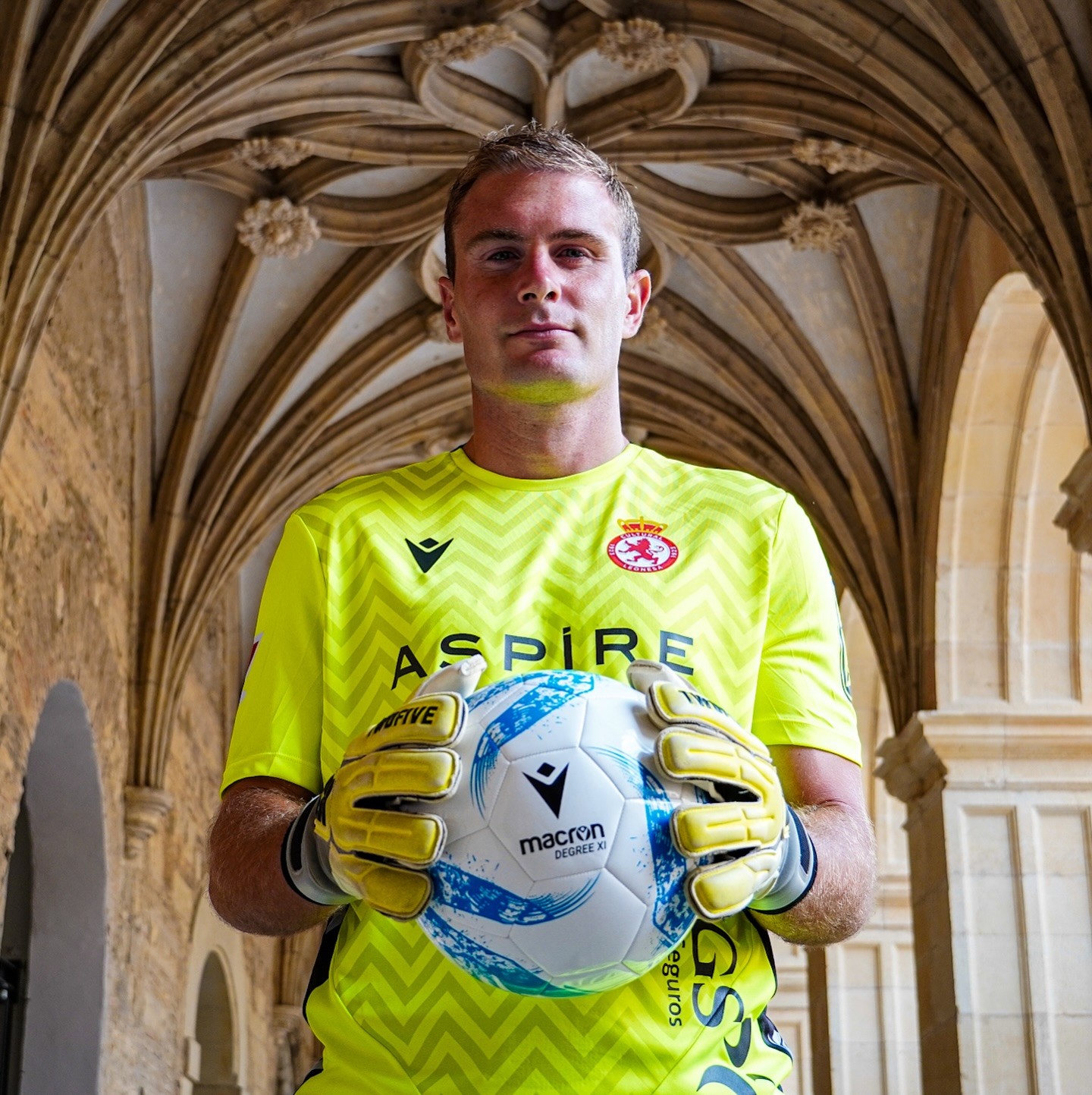 Cultural Leonesa 2025-26 GK 1 Kit