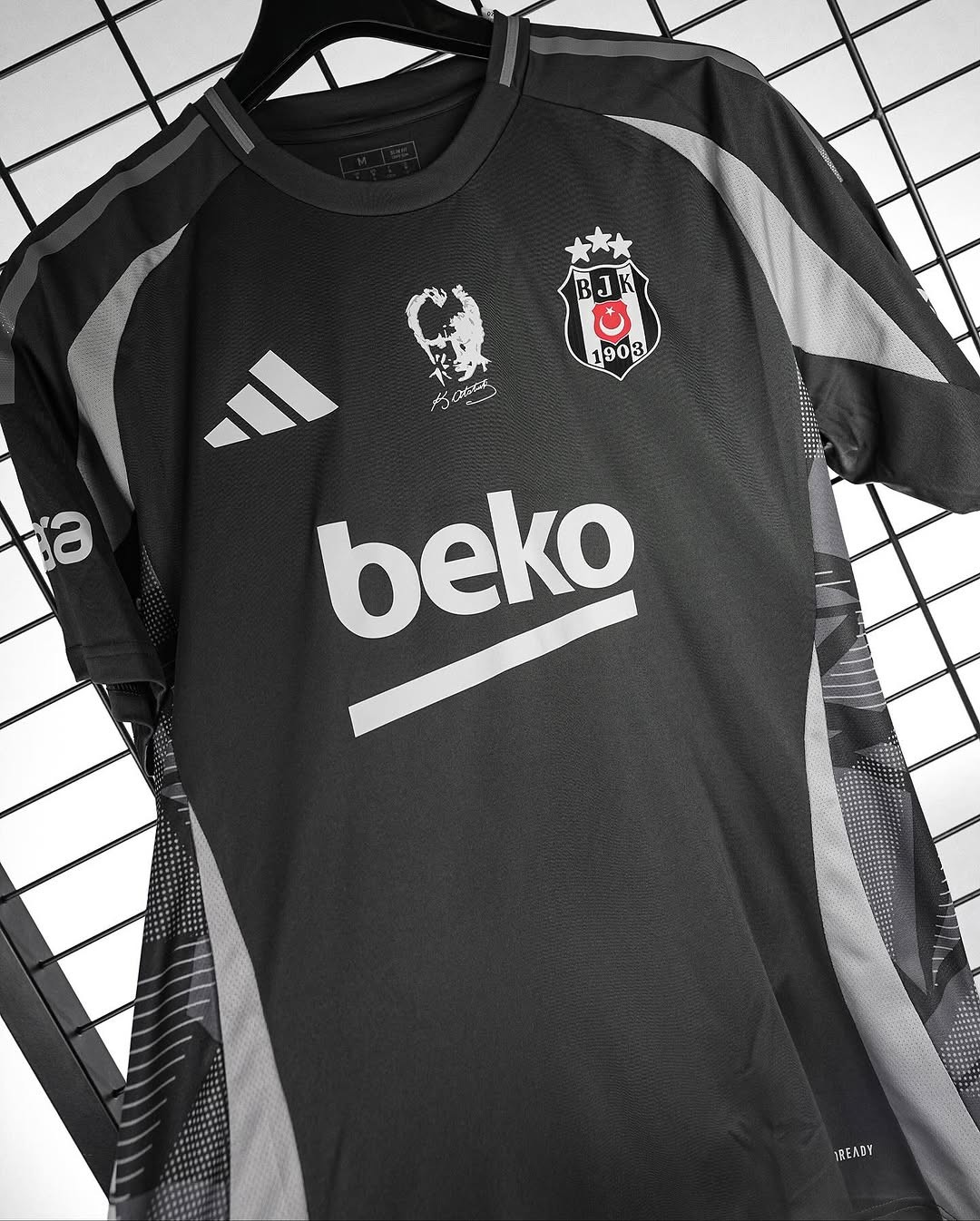 Beşiktaş 2025-26 Fourth V2 Kit