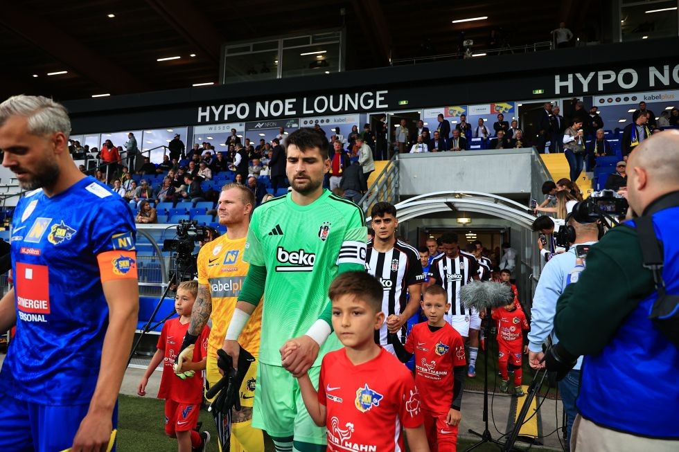 Beşiktaş 2025-26 GK 1 Kit