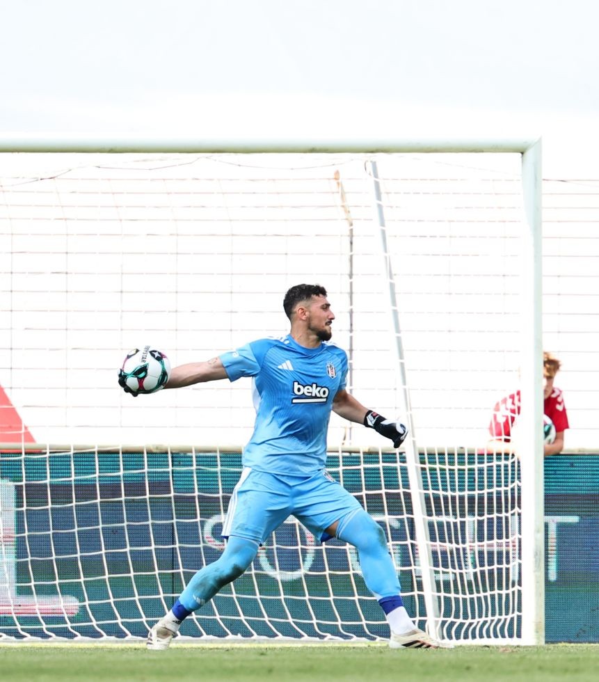 Beşiktaş 2025-26 GK 2 Kit