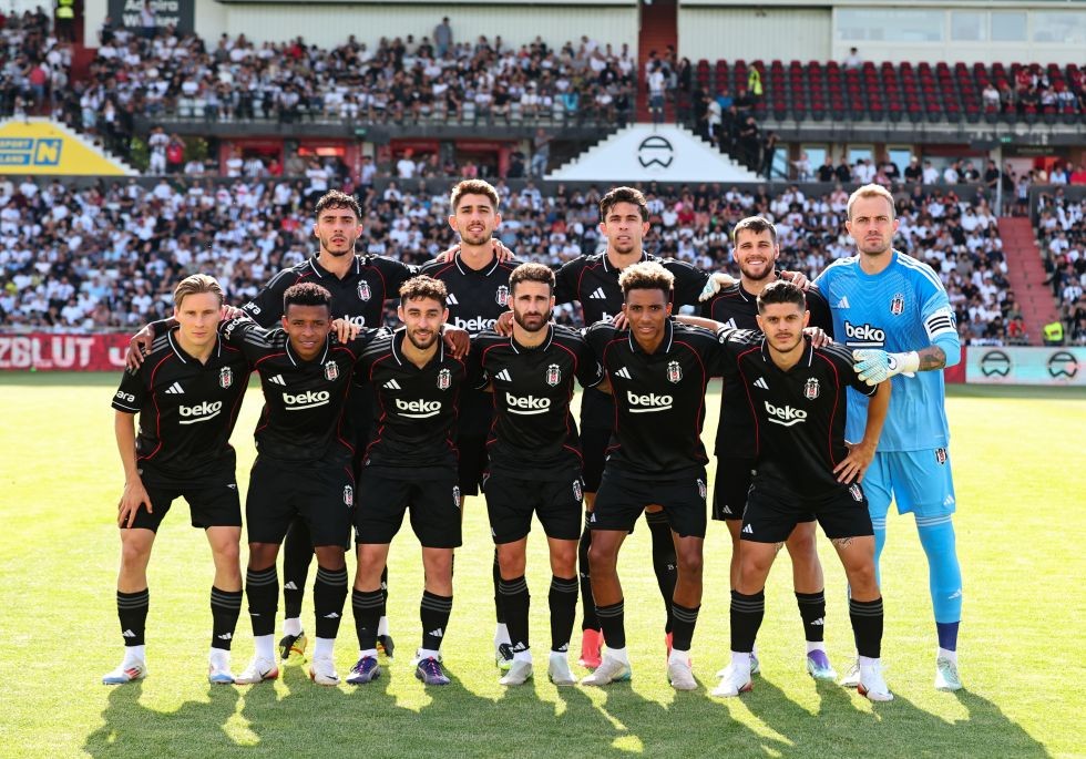 Beşiktaş 2025-26 GK 2 Kit