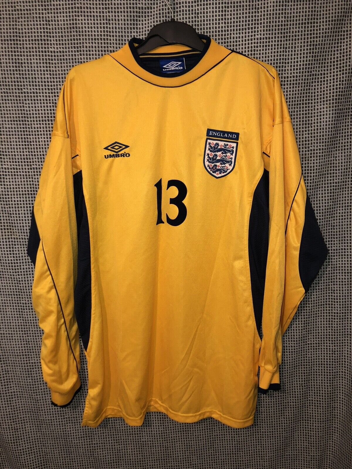 England 2000 GK 2 Kit