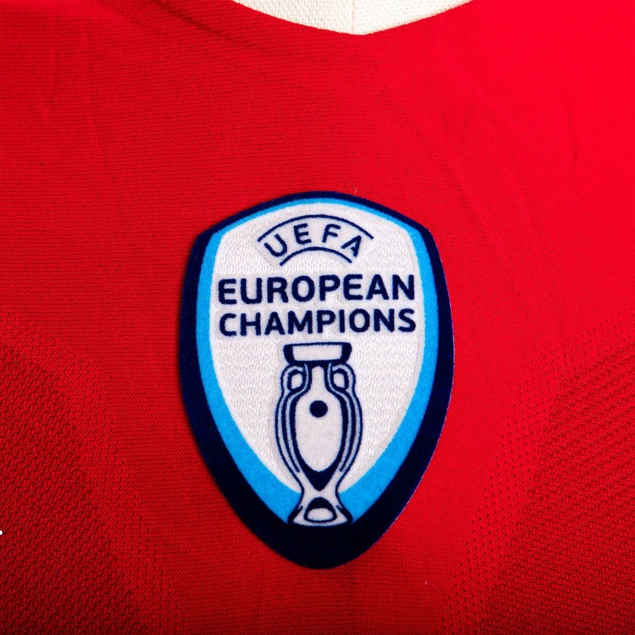 Portugal 2016-17 Home Kit