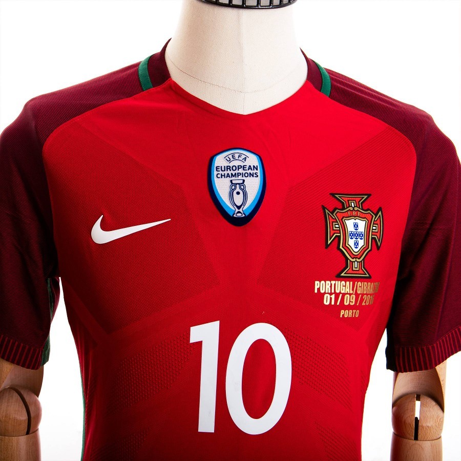 Portugal 2016-17 Home Kit