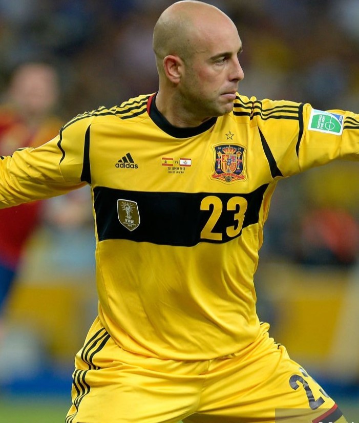 Spain 2013 GK 2 Kit