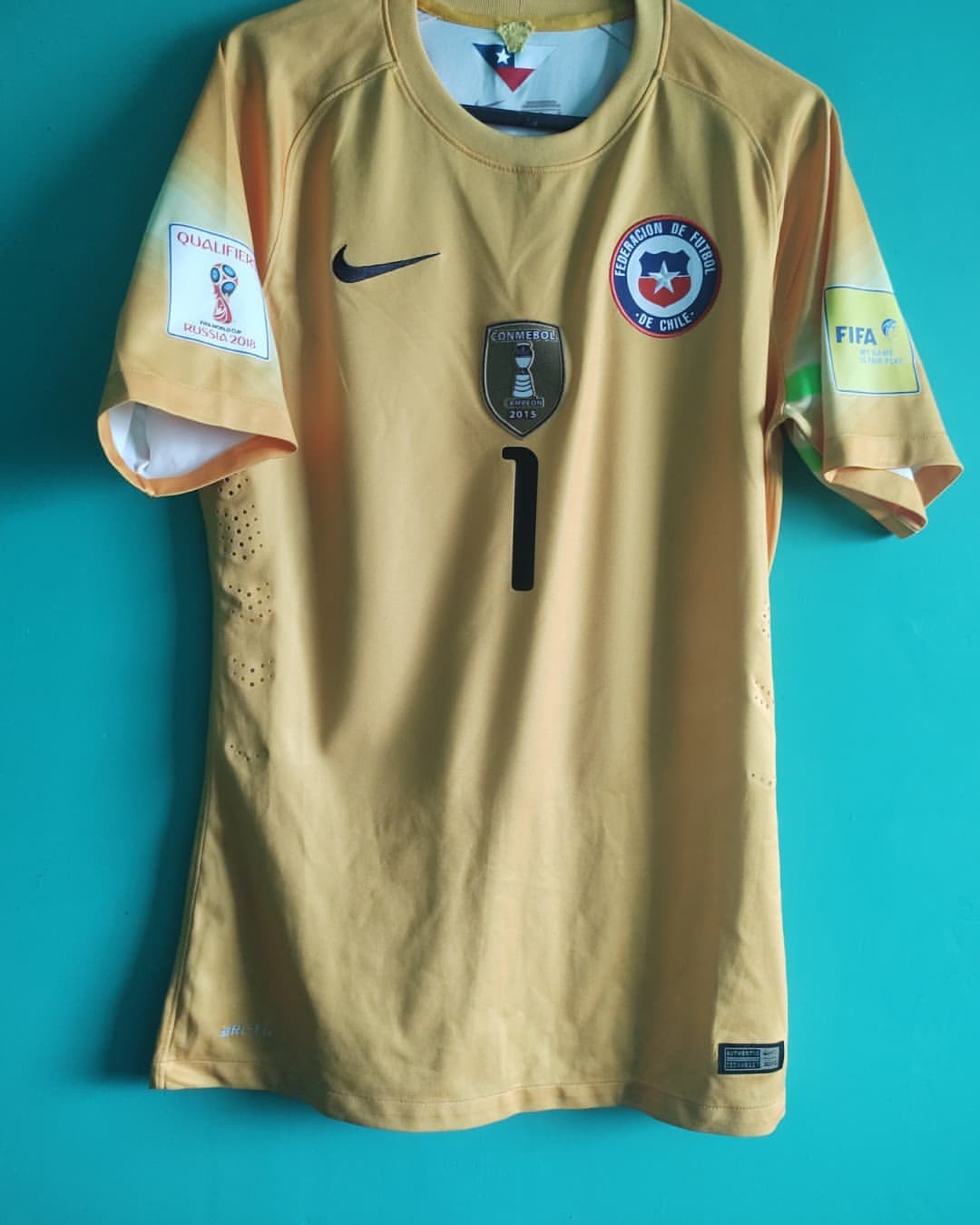 Chile 2015-16 GK 1 Kit