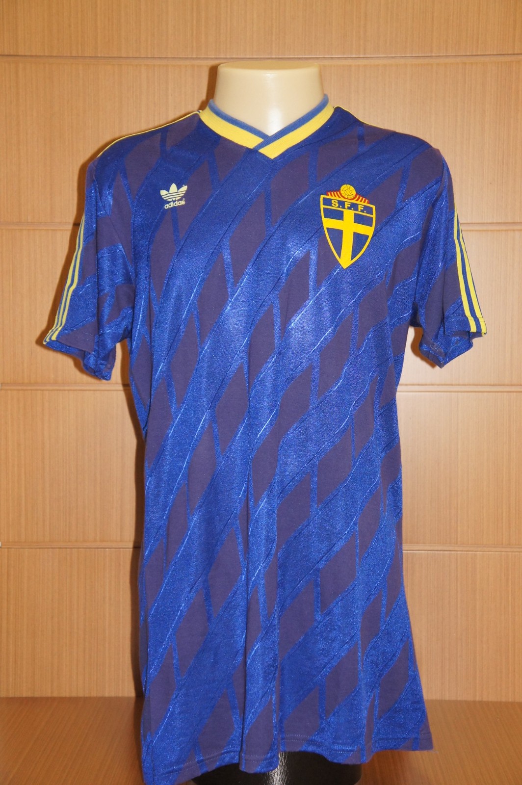 Sweden 1990 Away Kit