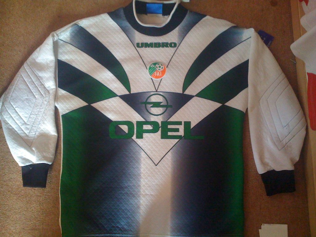 Ireland 1996 GK 2 Kit