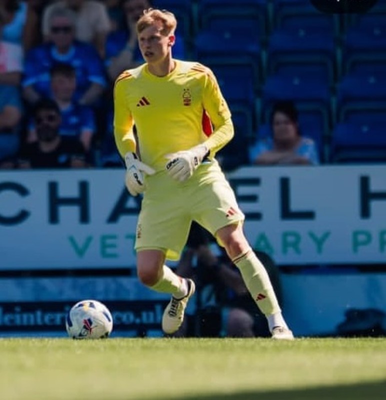 Nottingham Forest 2025-26 GK 1 Kit
