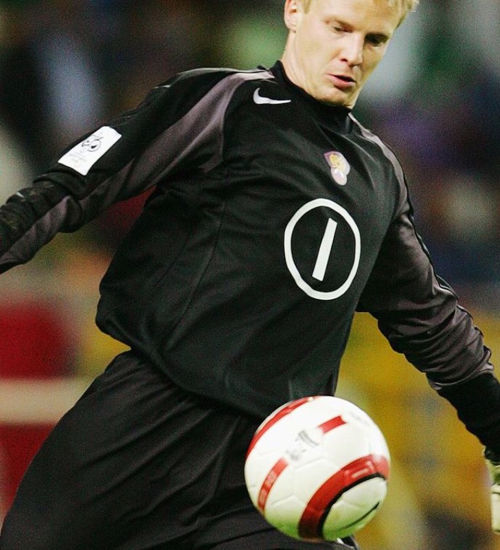 Russia 2004 GK 2 Kit