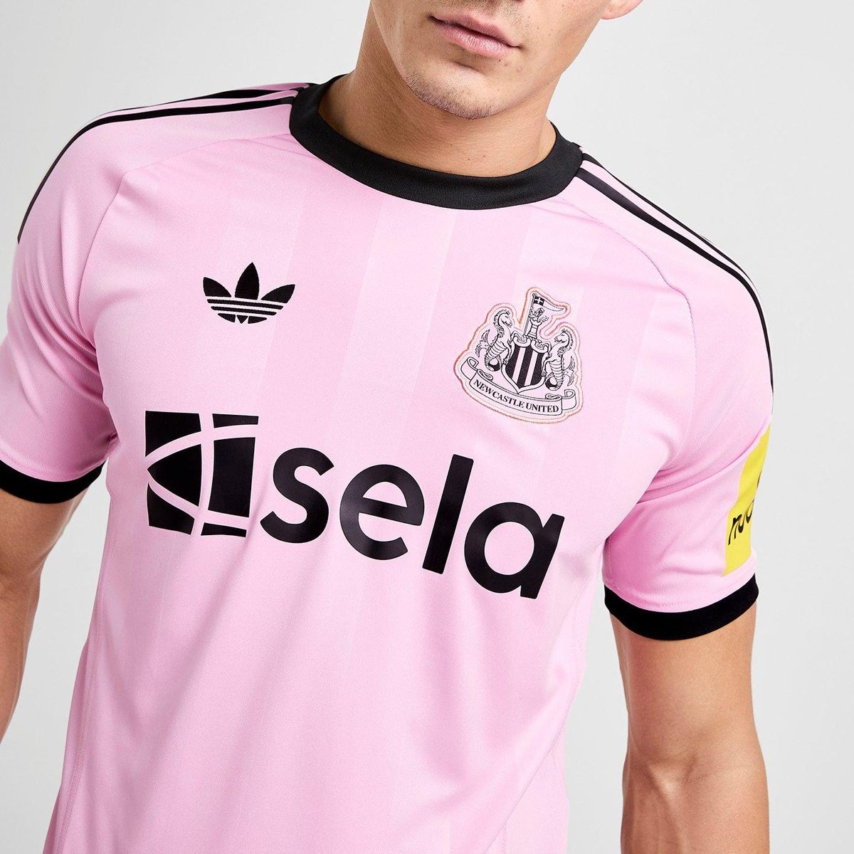 Newcastle United 2025-26 GK 4 Kit