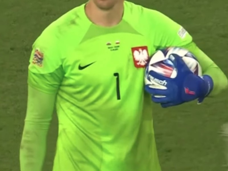 Poland 2022 GK 1 Kit