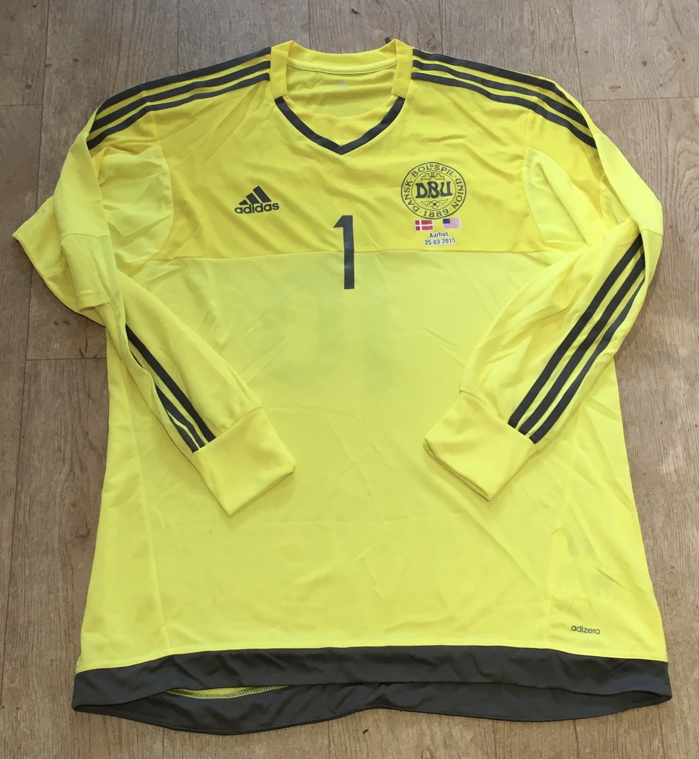Denmark 2015 GK 1 Kit