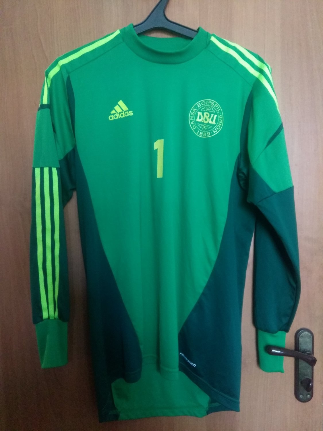 Denmark 2012 GK 1 Kit