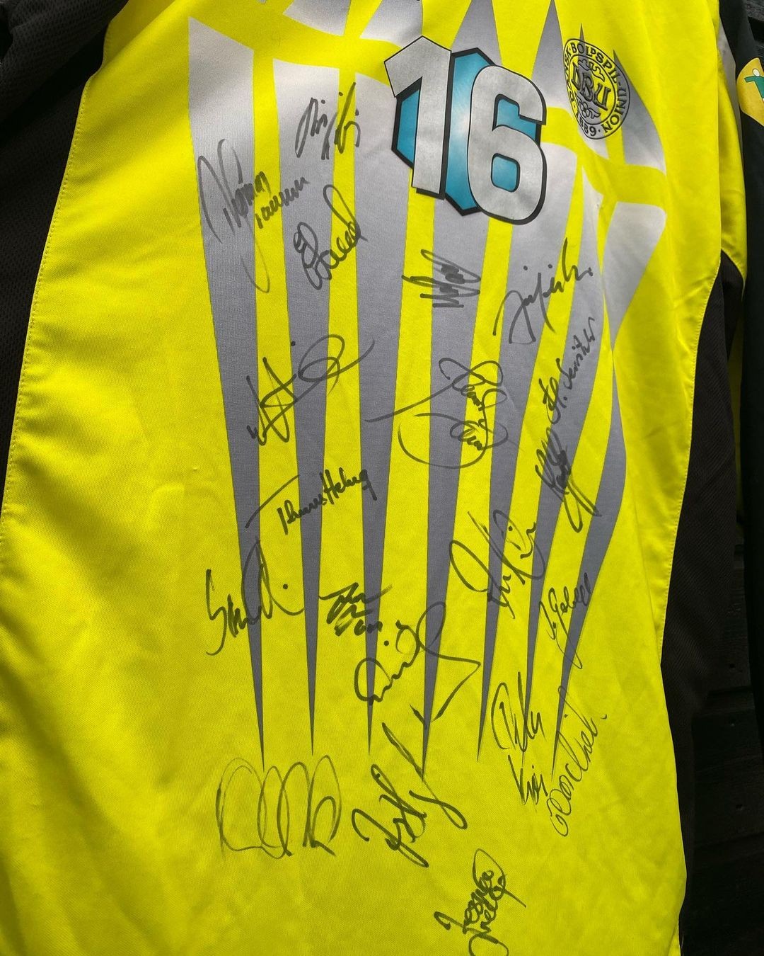 Denmark 2000 GK 2 Kit