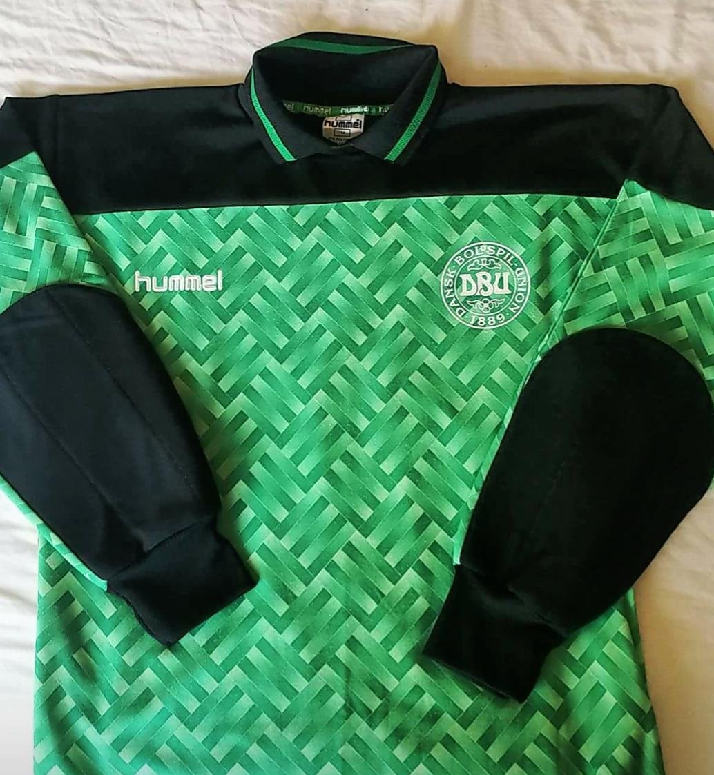 Denmark 1990 GK 1 Kit