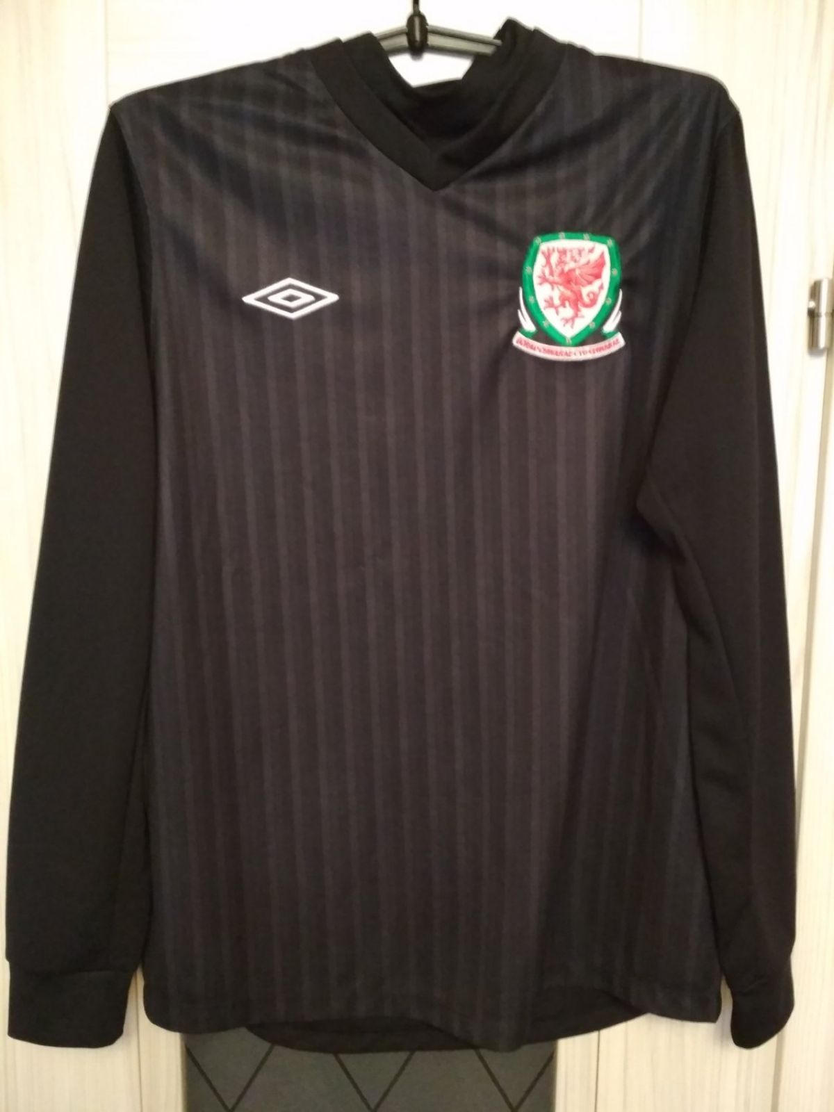 Wales 2012 GK 1 Kit