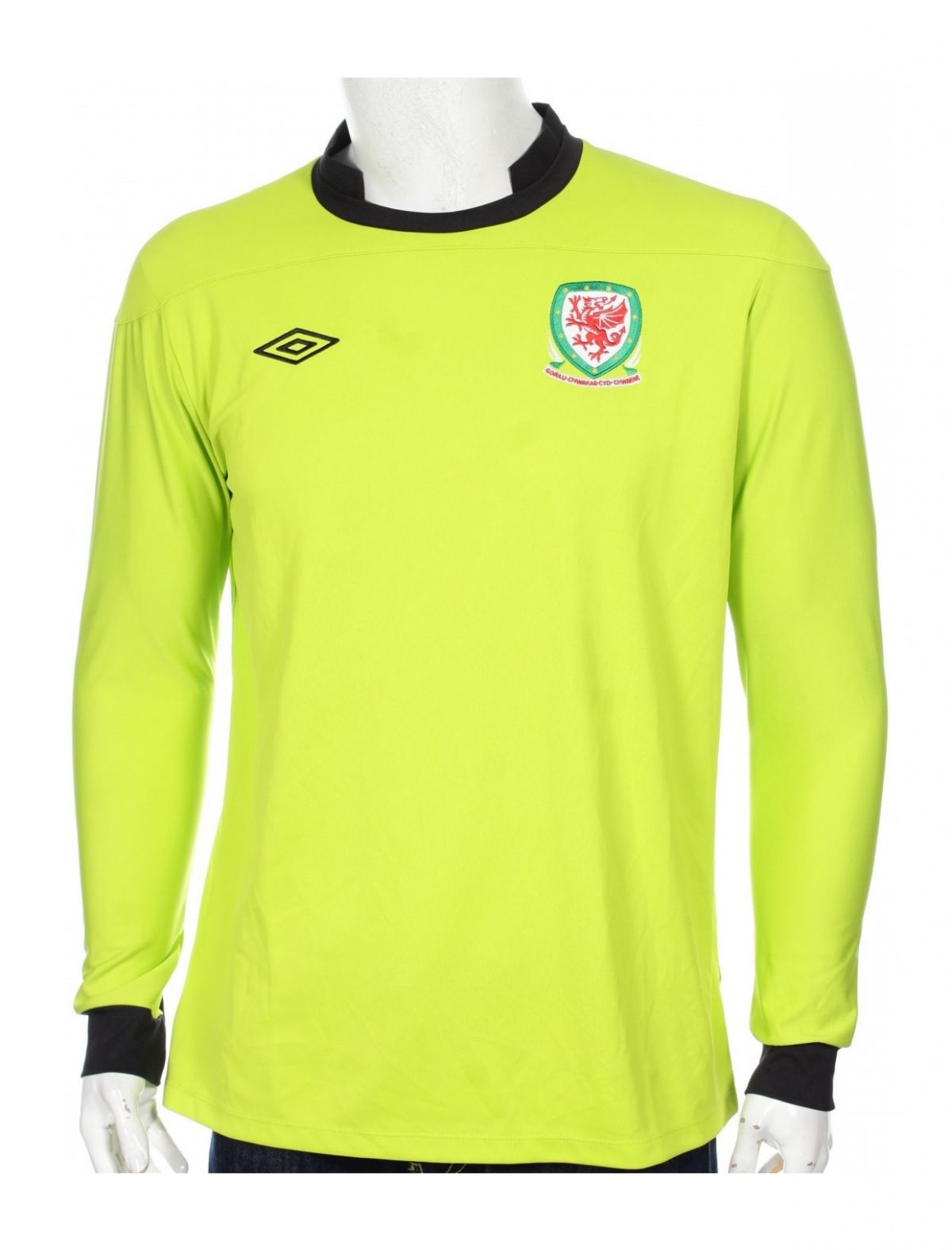 Wales 2011 GK 1 Kit