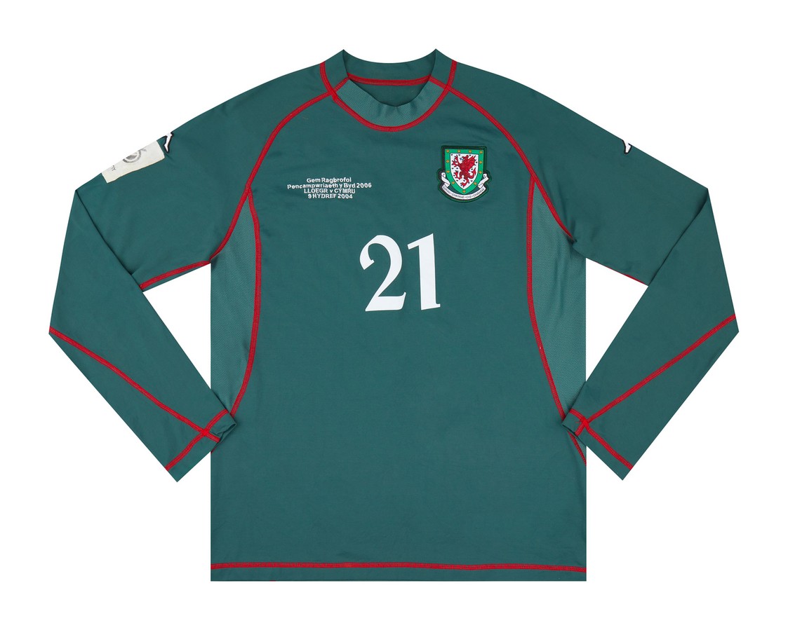Wales 2004 GK 1 Kit