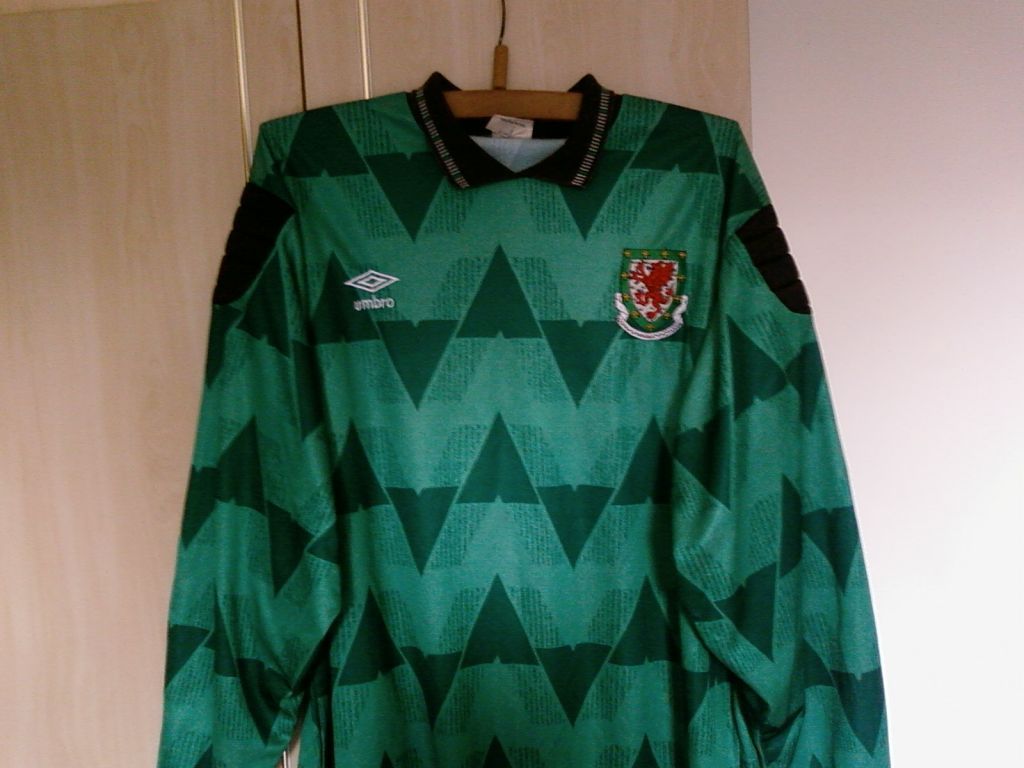 Wales 1990 GK 1 Kit