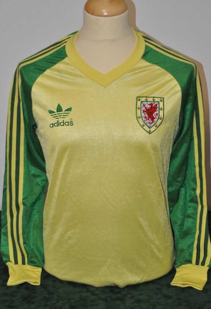 Wales 1980 Away Kit