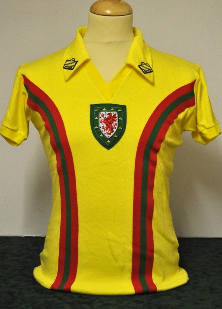 Wales 1976 Away Kit