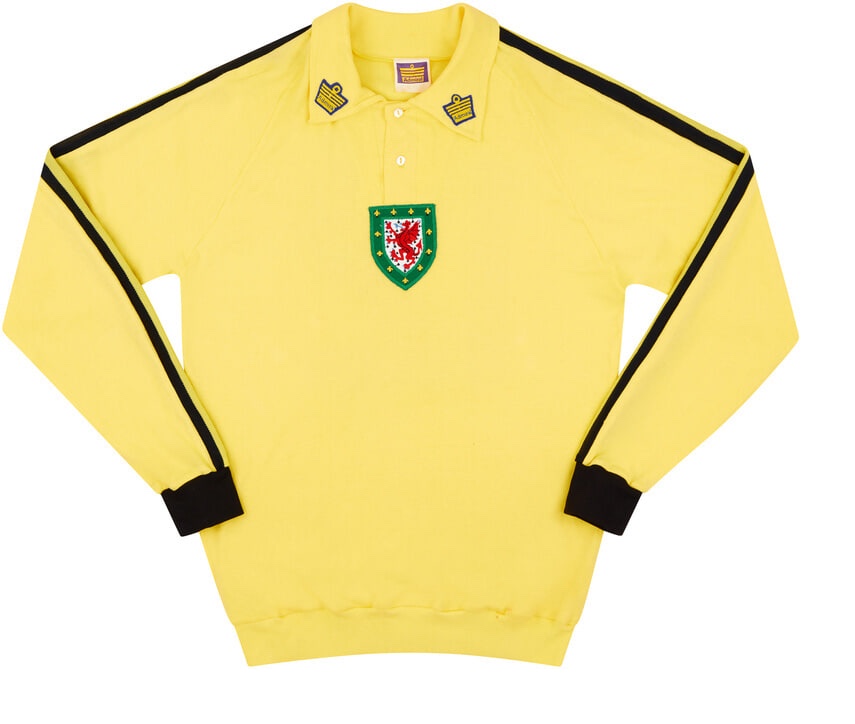 Wales 1976 GK 1 Kit