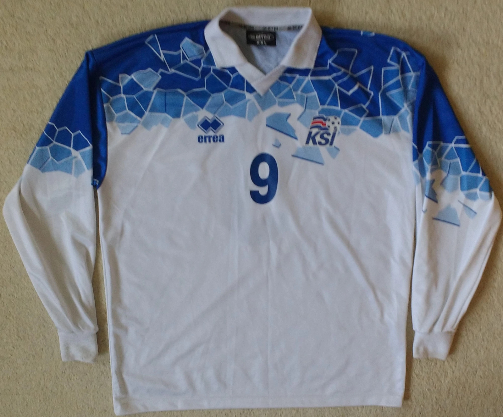Iceland 2002 Away Kit