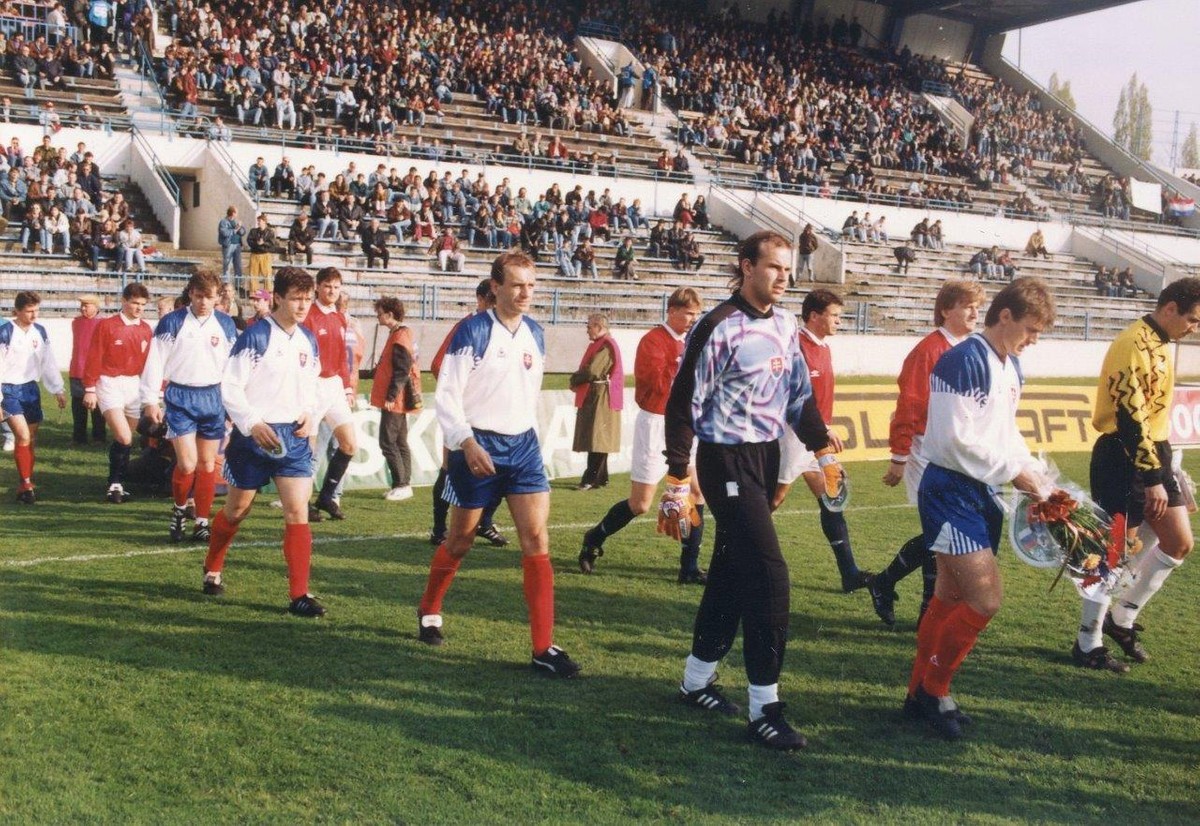 Slovakia 1994 Away 2 Kit