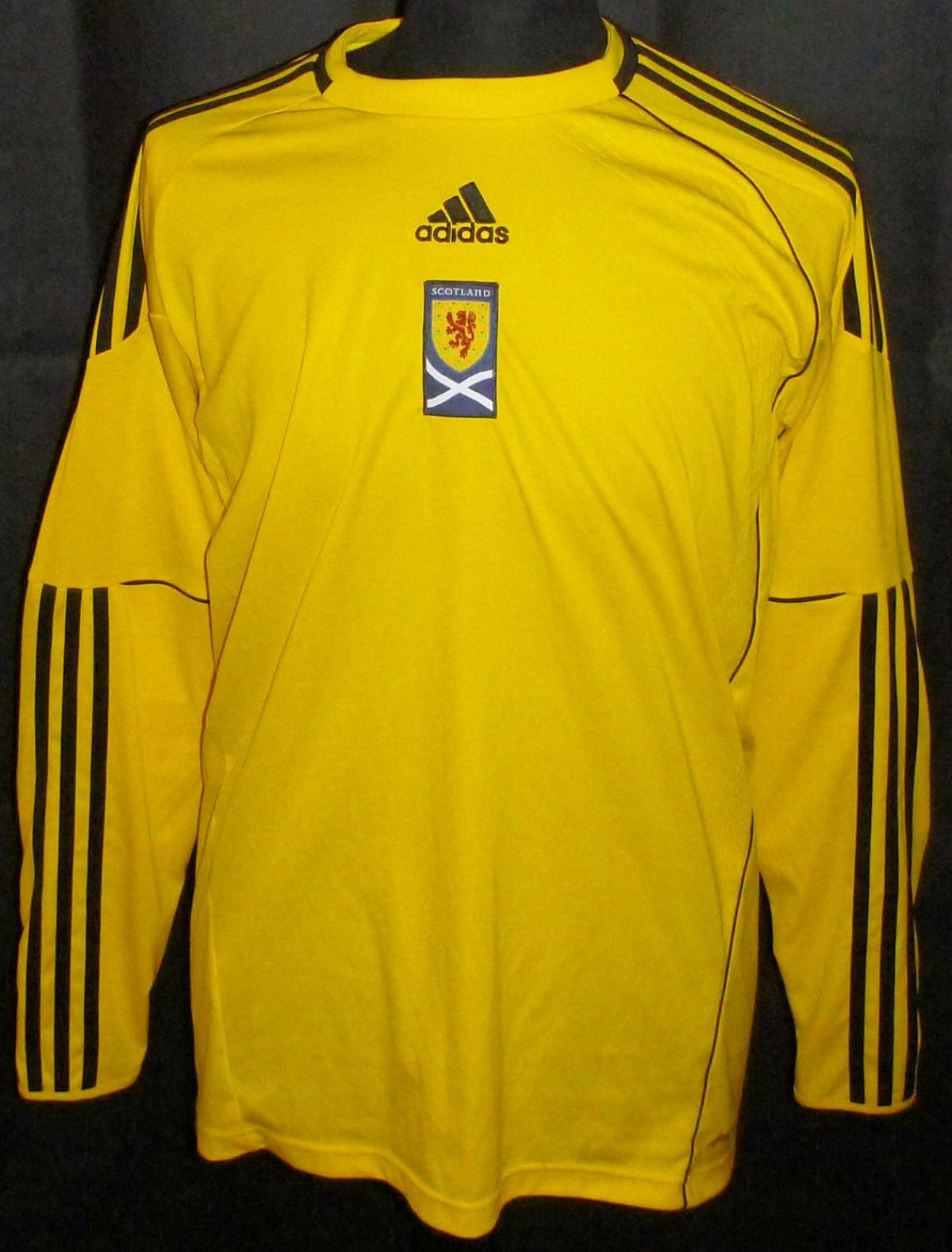 Scotland 2010 GK Home Kit