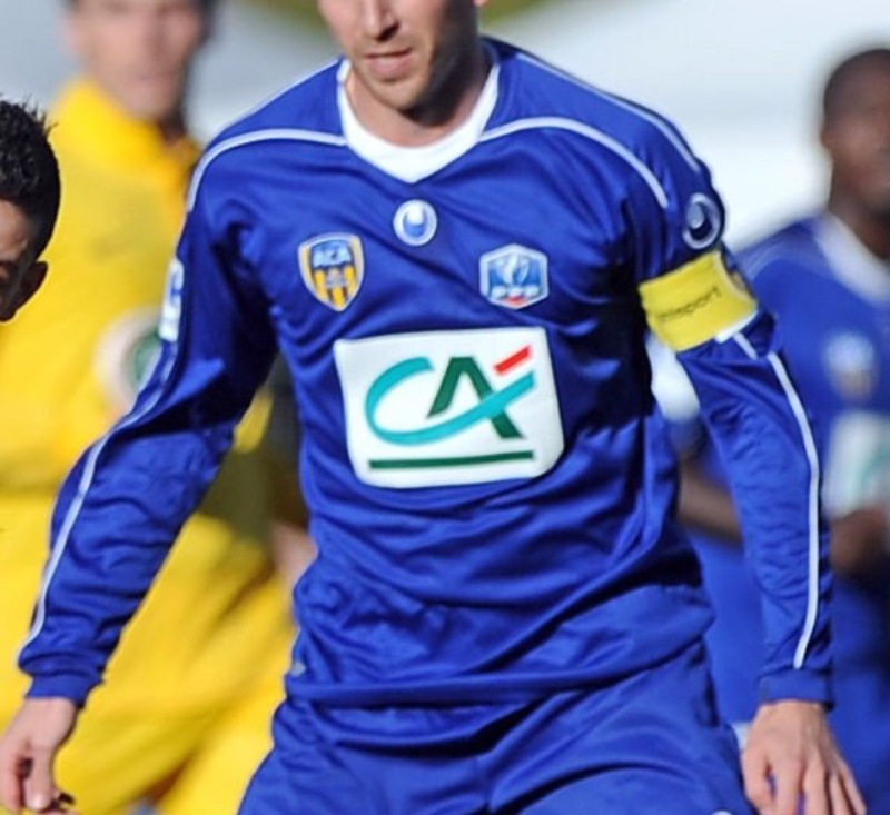 AC Arles-Avignon 2010-11 Cup Home Kit