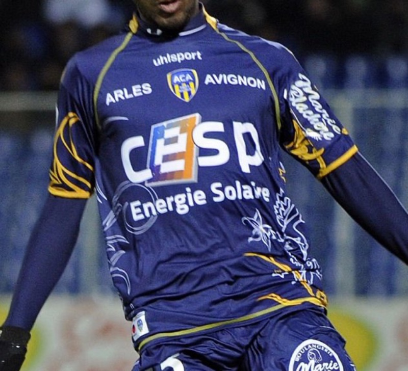 AC Arles-Avignon 2010-11 Home 2 Kit