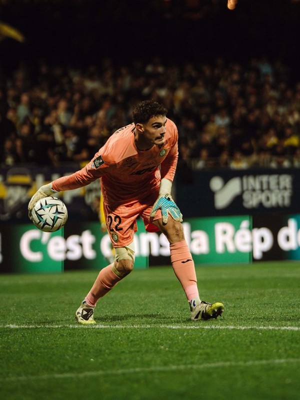 Pau FC 2025-26 GK 2 Kit