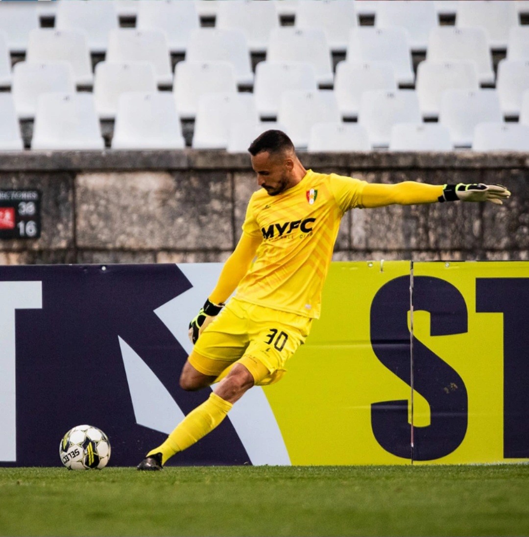 Estrela da Amadora 2022-23 GK 1 Kit