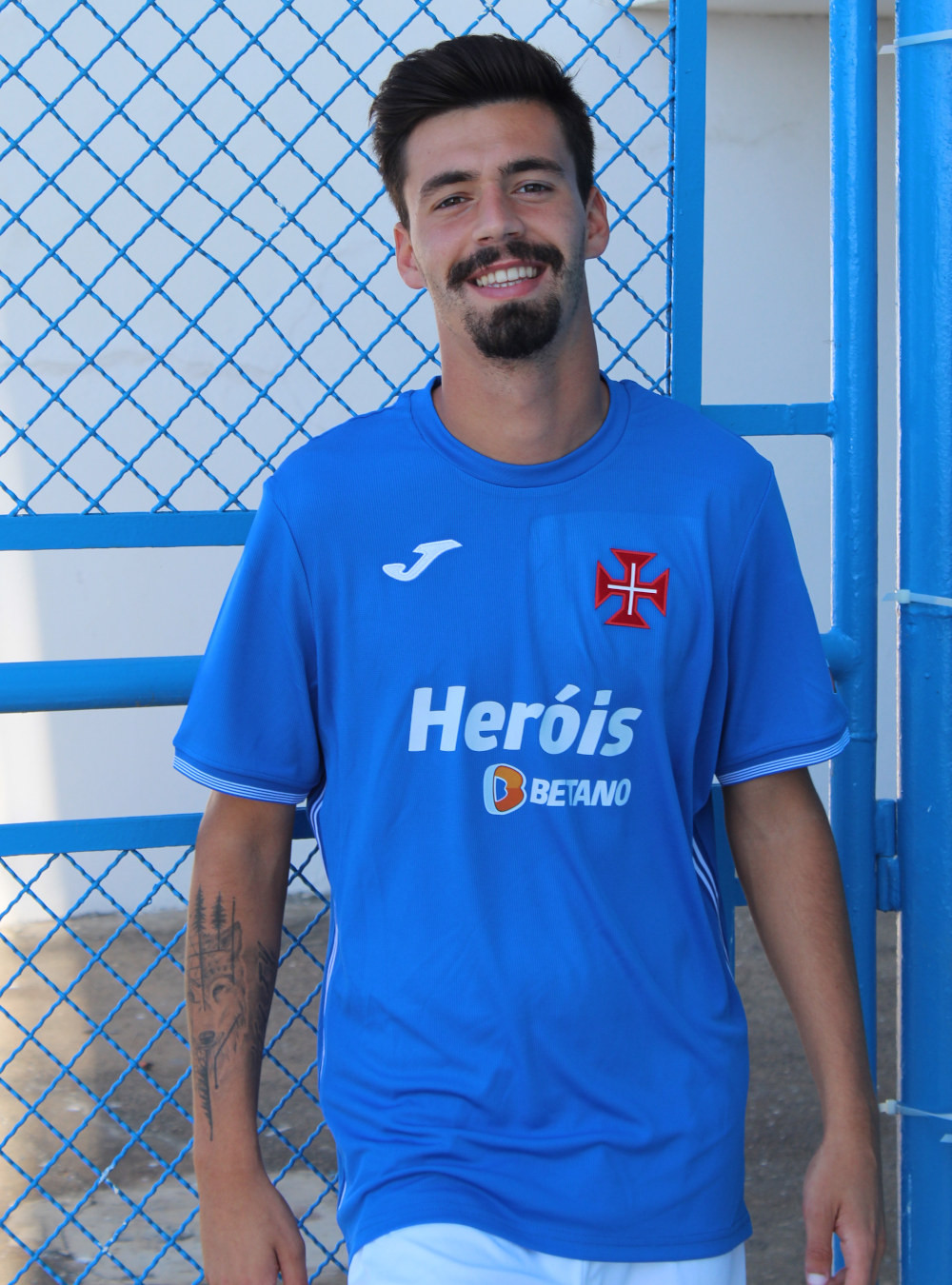 CF Os Belenenses 2021-22 Home Kit