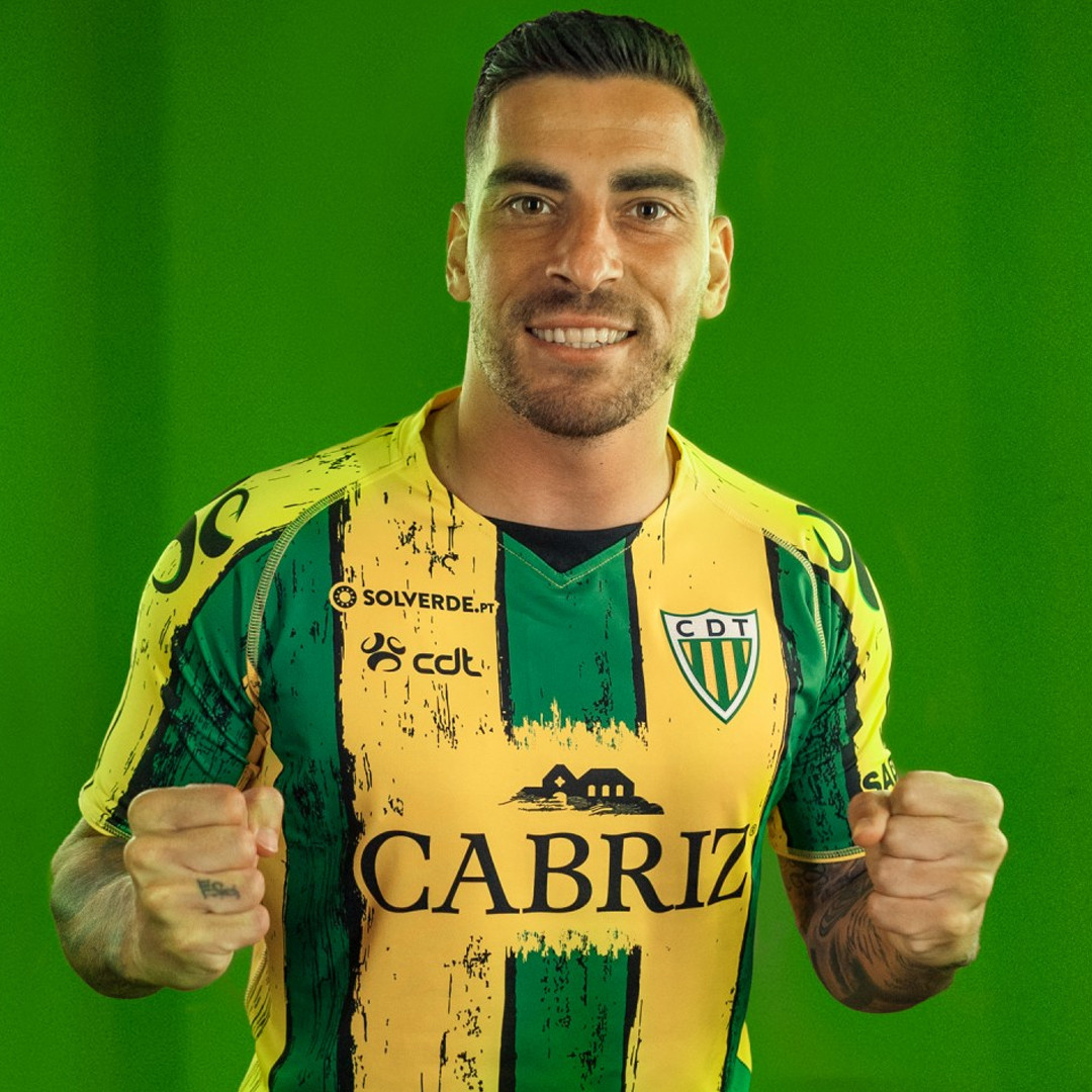 CD Tondela 2021-22 Home Kit